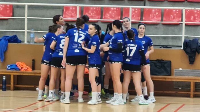 Excessiu castic de l'Handbol Perelló a la pista de la Salle Montcada