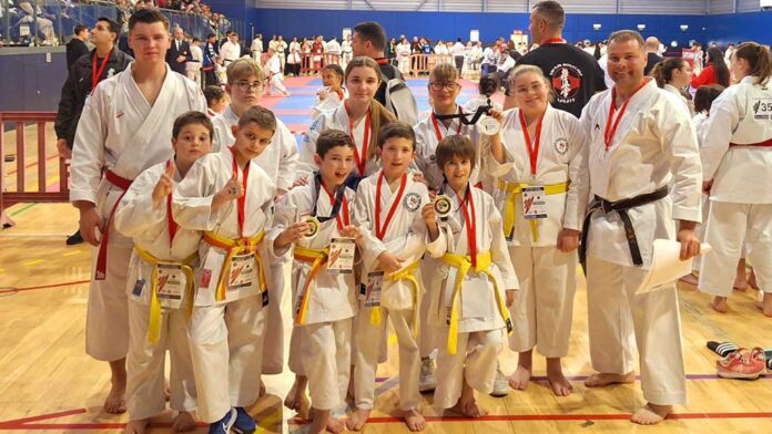 Podis del Club Ten Chi Jin del Perelló al Campionat Nacional de Clubs de karate tradicional