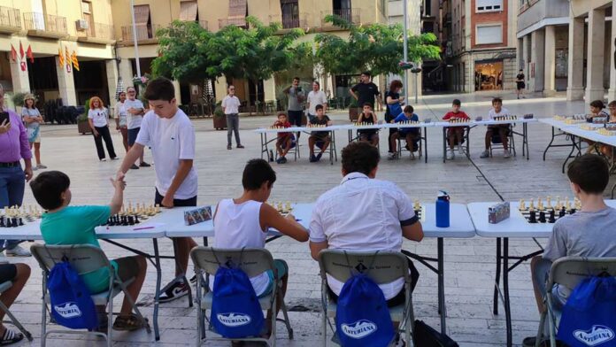 Xavier Mompel protagonista destacat de la jornada d’escacs a benefici dels infants de Guinea Equatorial